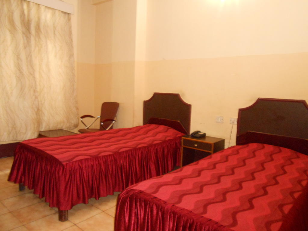 Hotel Blue Moon Гувахати Экстерьер фото
